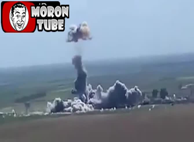 Video :A vehicle bomb goes off into the sky